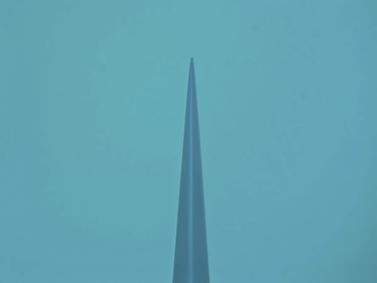 タングステン針の先端形状加工事例（1μm）