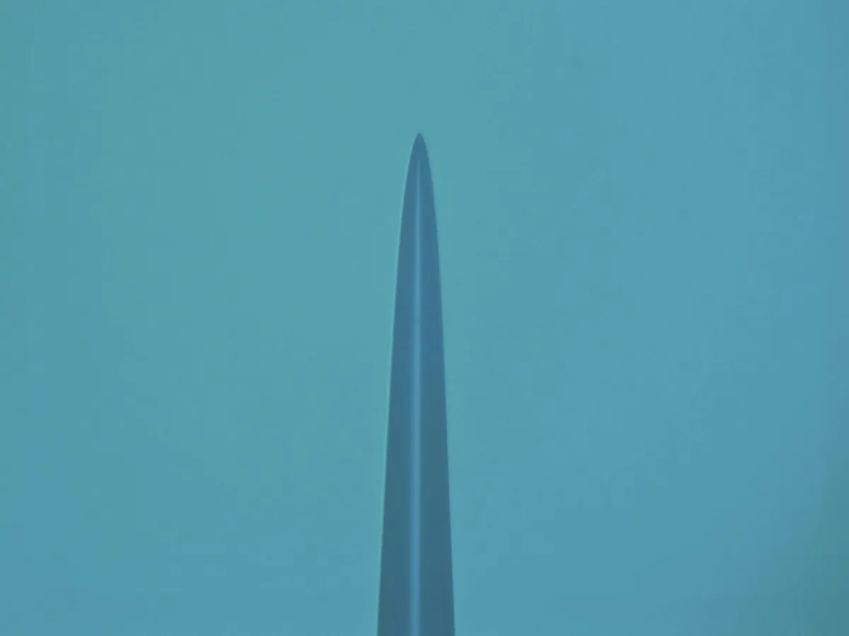 タングステン針の先端形状加工事例（5μm）