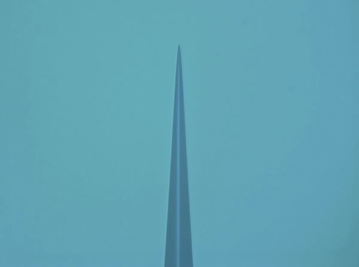 1μm品タングステン針の細目仕上げ加工例