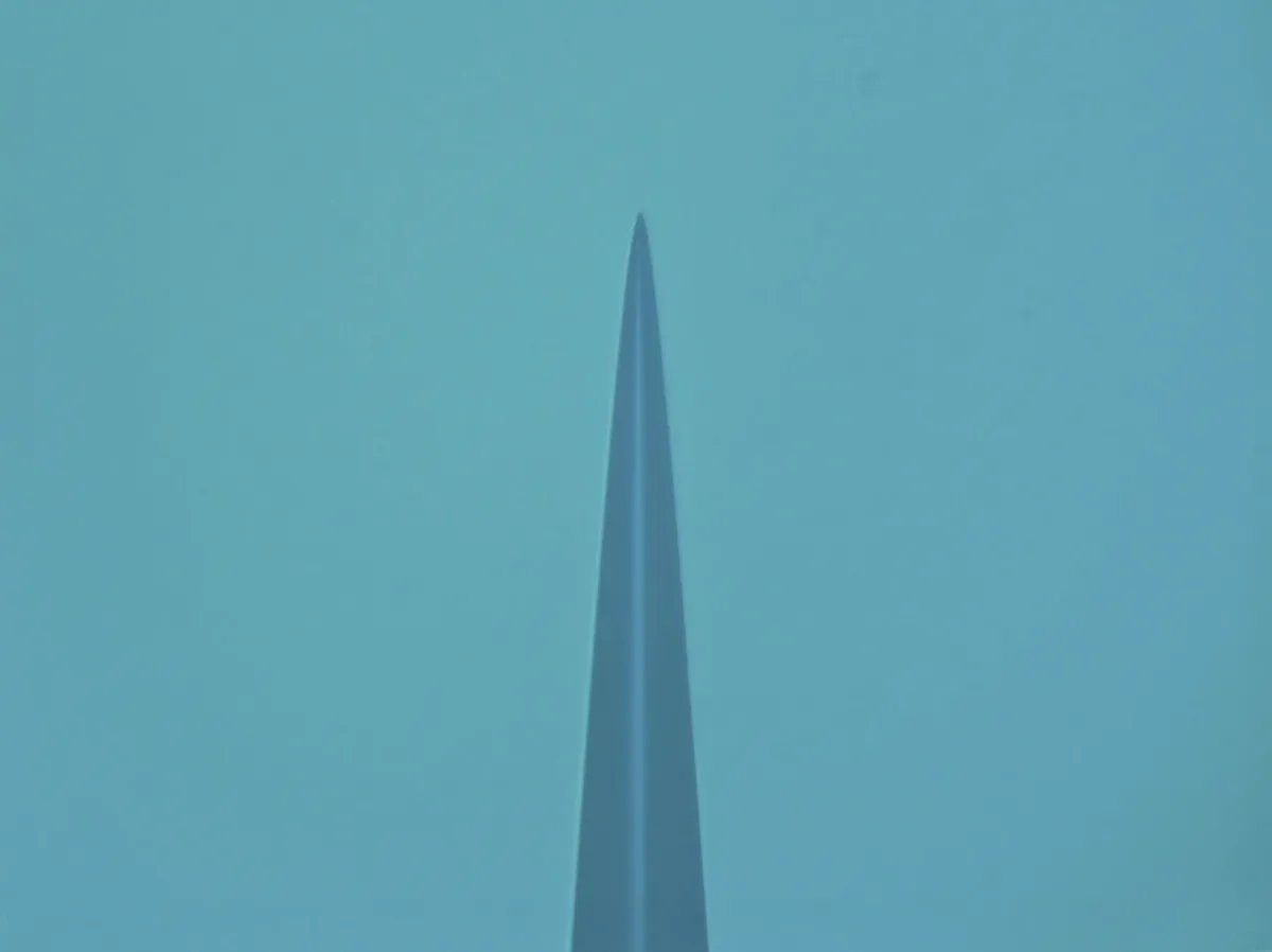 1μm品タングステン針の太目仕上げ加工例